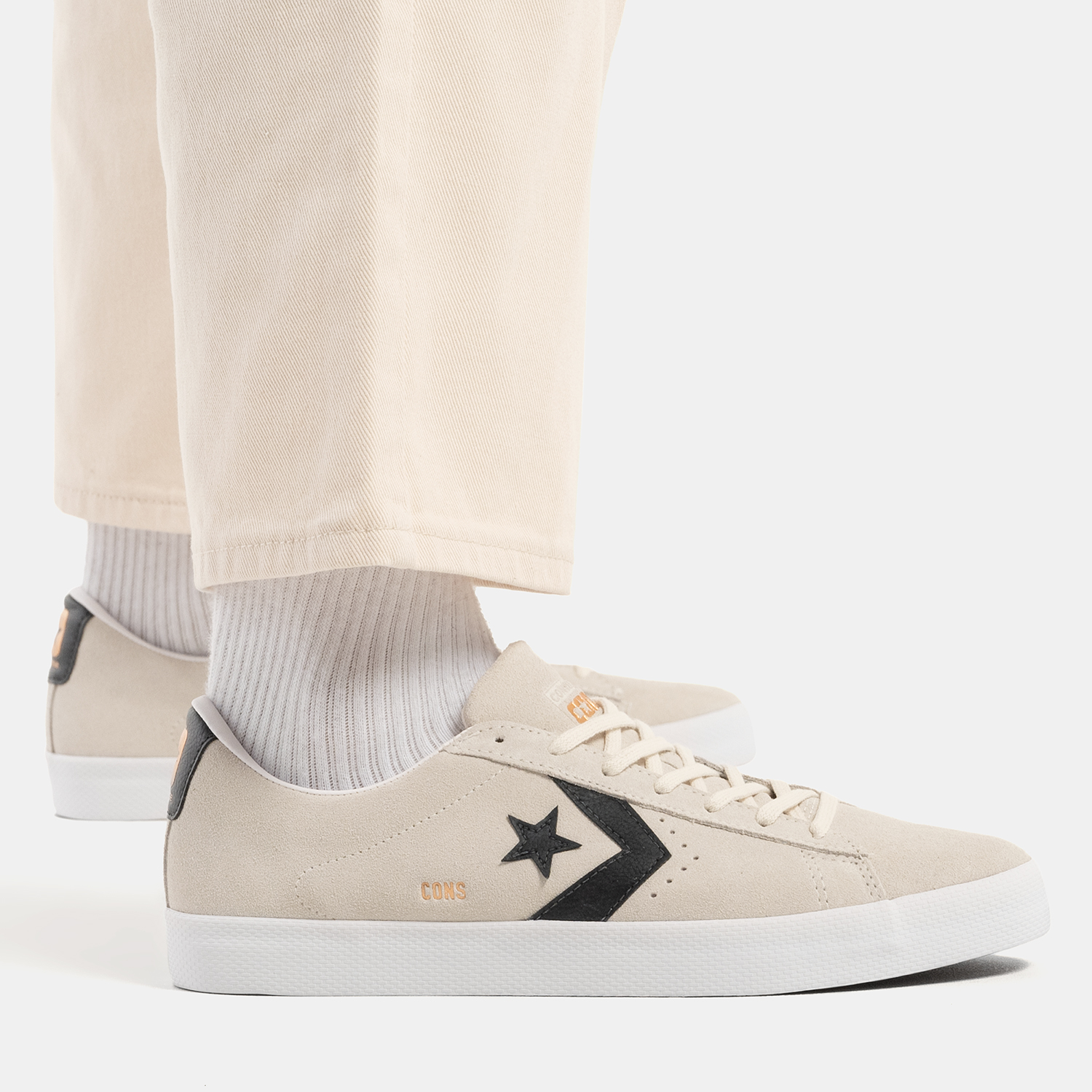 Converse pro leather vulc ox sales leather distressed